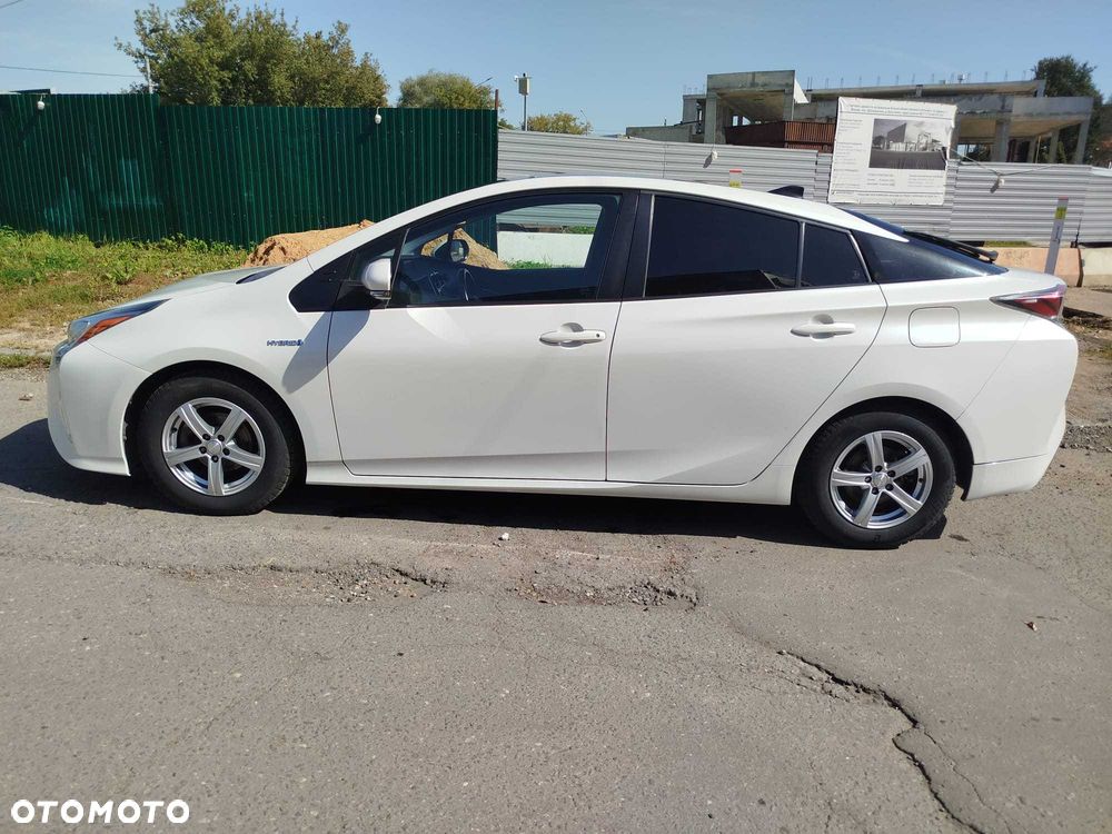 Toyota Prius - 4
