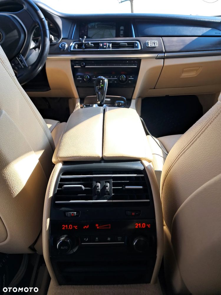 BMW Seria 7 740d - 19