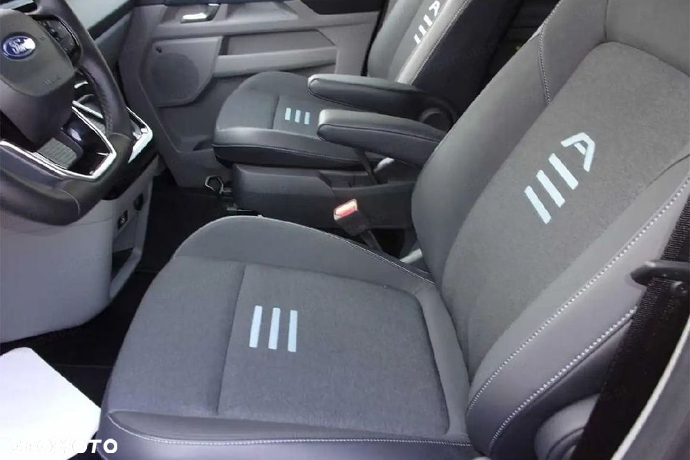 Ford Tourneo Custom - 9