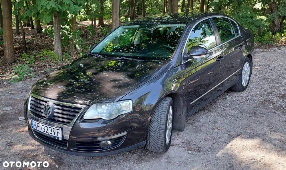 Volkswagen Passat - 1