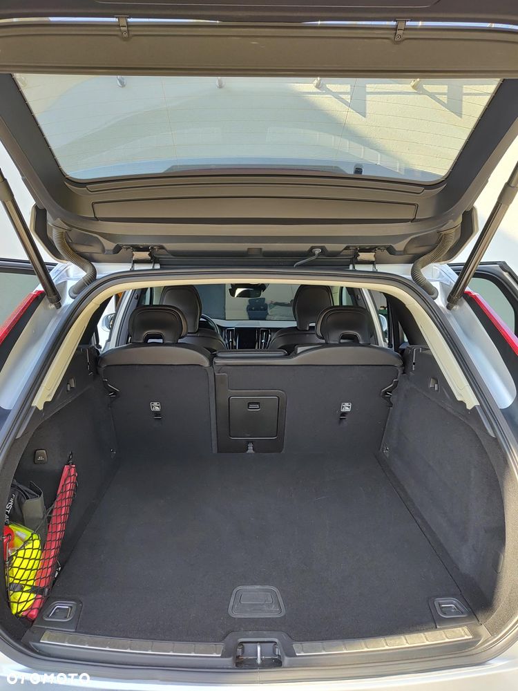 Volvo XC 60 B5 B AWD Momentum Pro - 16
