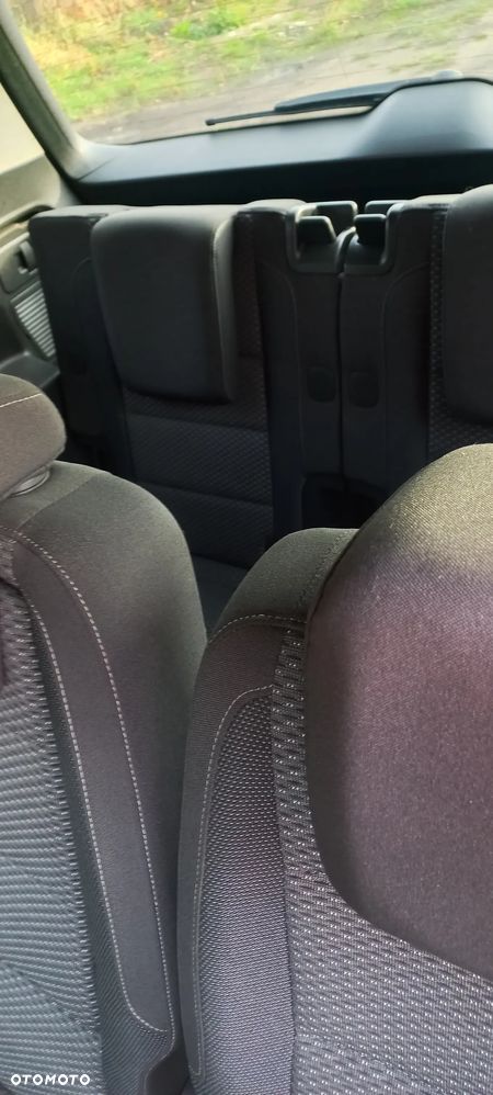 Volkswagen Touran - 11