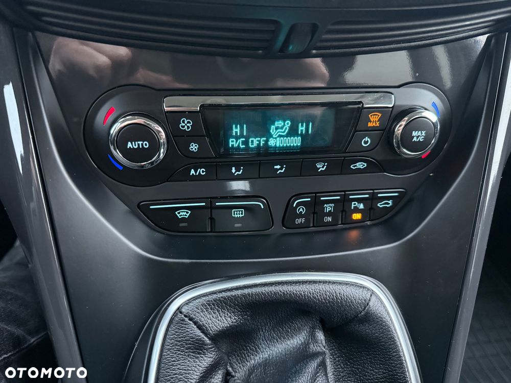 Ford Kuga 1.5 EcoBoost 2x4 Titanium - 25