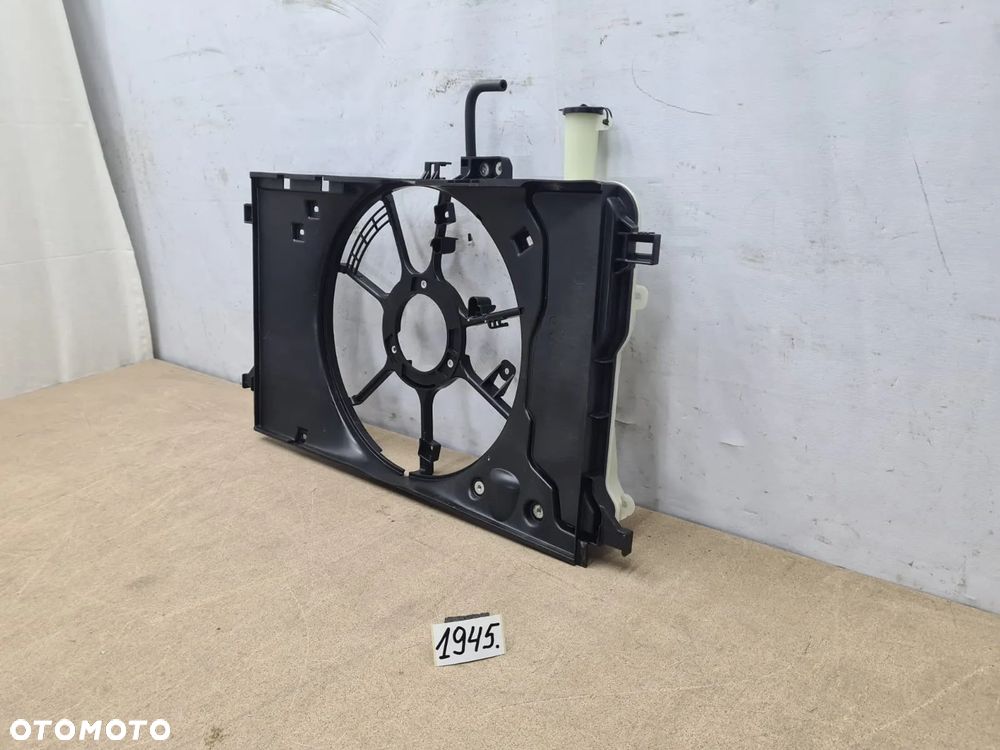 Toyota Yaris 4 IV 16711-K0060 obudowa wentylatora ze zbiorniczkiem wyrównawczym - 6