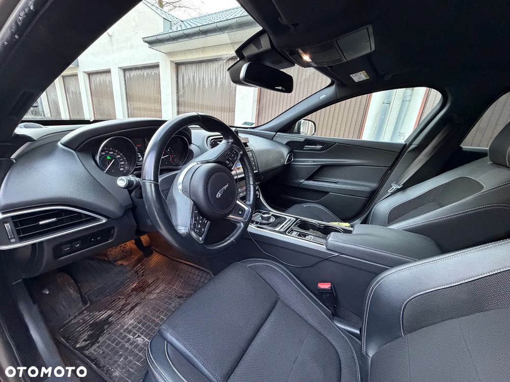 Jaguar XE 20d R-Sport - 9