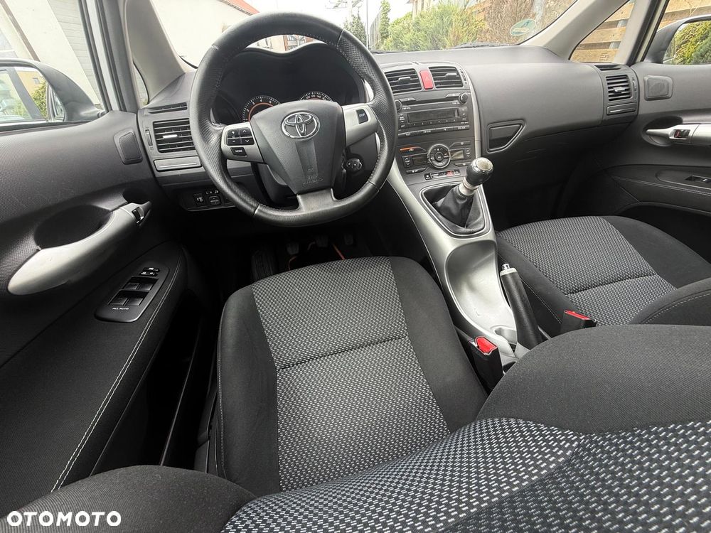 Toyota Auris 1.33 VVT-i Terra Start - 24