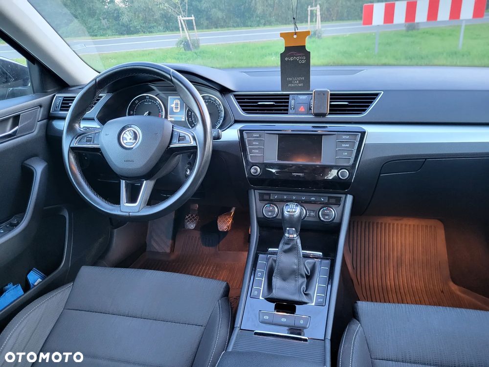 Skoda Superb 2.0 TDI 4x4 Premium Edition - 7