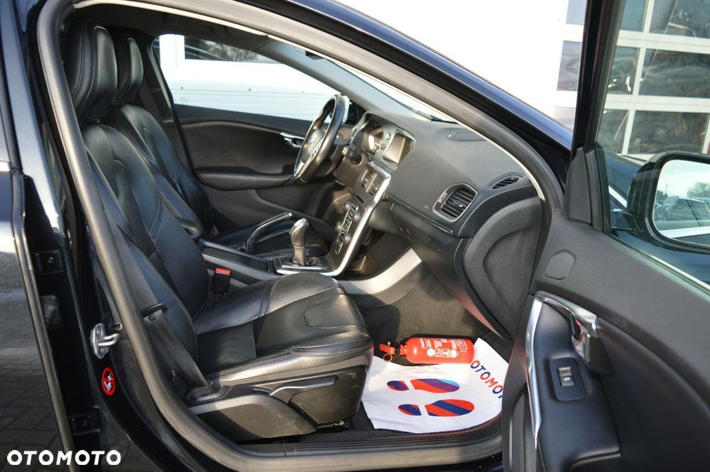 Volvo V40 D2 Summum - 26