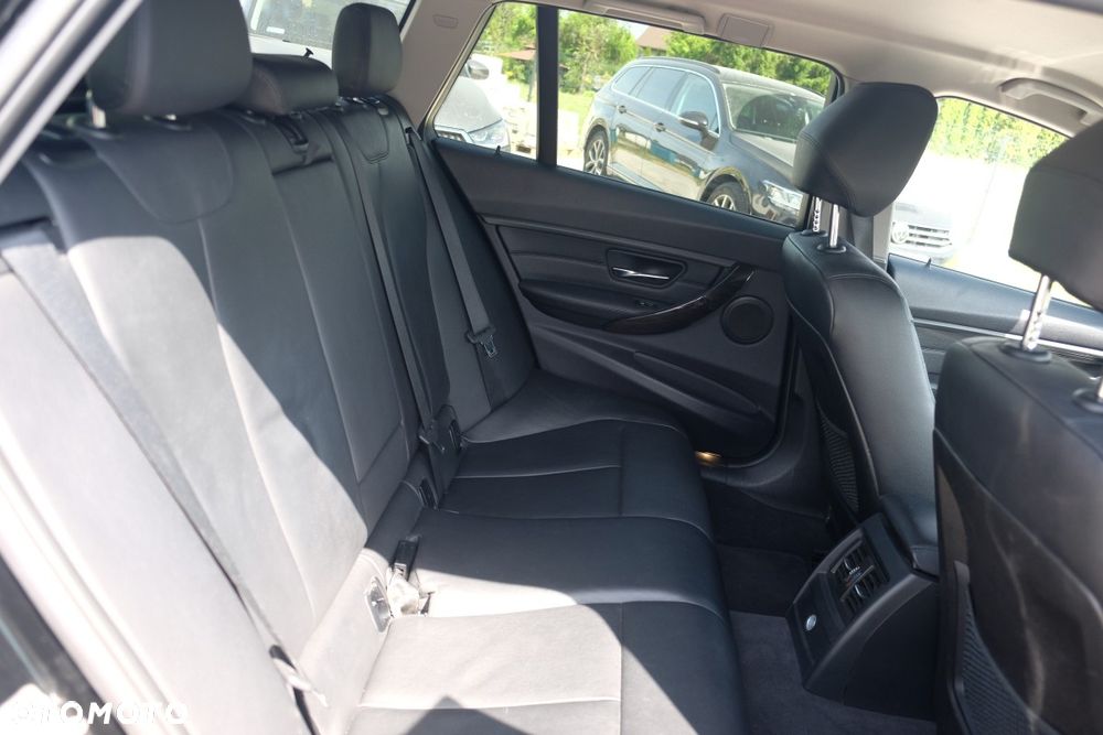 BMW Seria 3 318d Luxury Line - 13