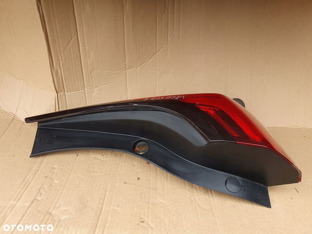 HYUNDAI VELOSTER N LAMPA tył tylna prawa w błotnik 92402-j3000 92402-J3100 - 3
