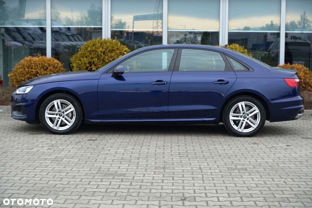 Audi A4 Limousine - 4