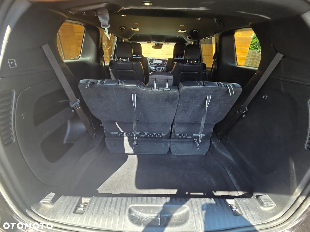 Chrysler Pacifica - 17