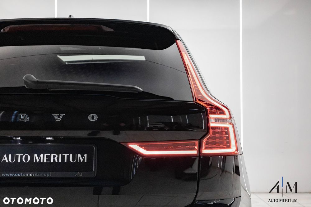 Volvo XC 60 B4 D AWD Plus Dark - 11