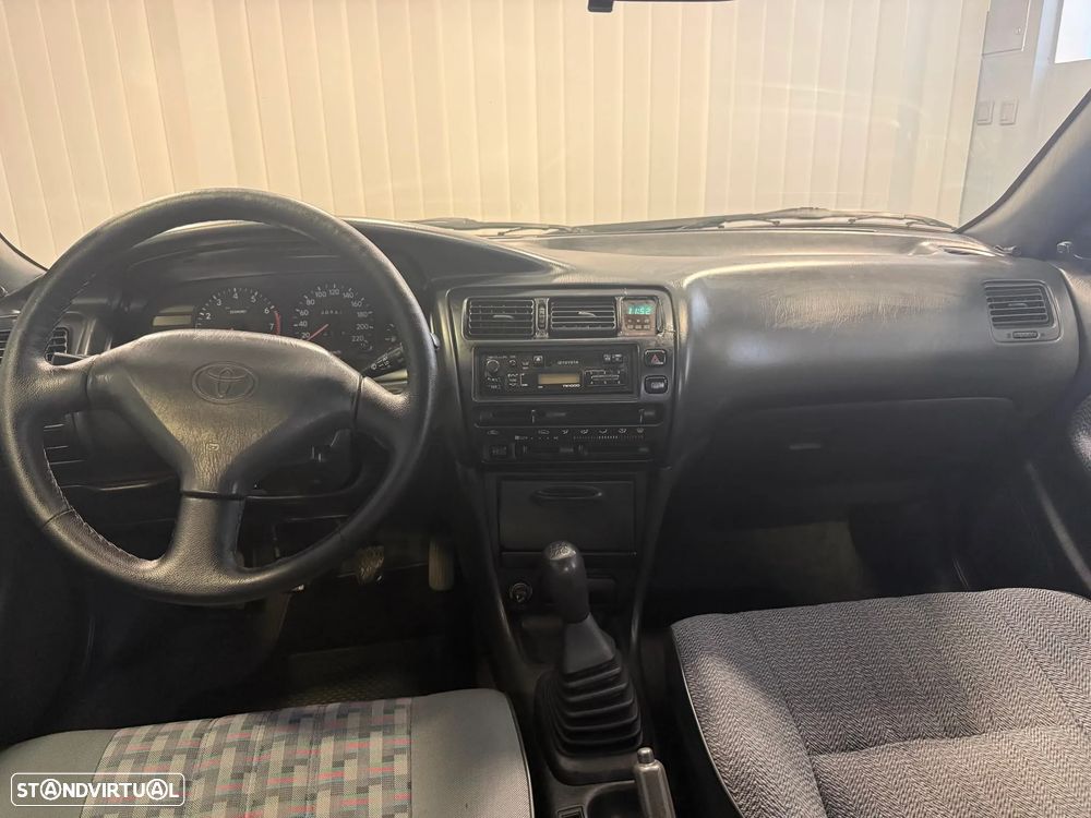 Toyota Corolla Sedan 1.3 XLi - 8