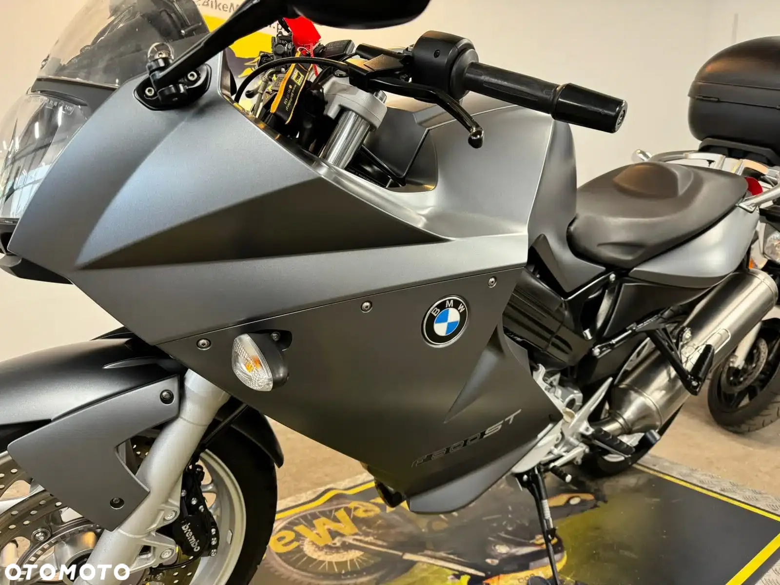 BMW F - 16