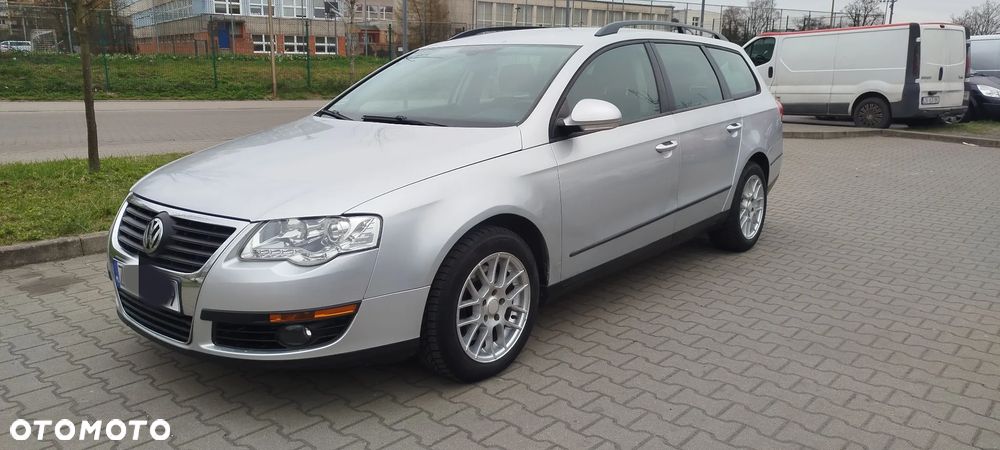 Volkswagen Passat - 1