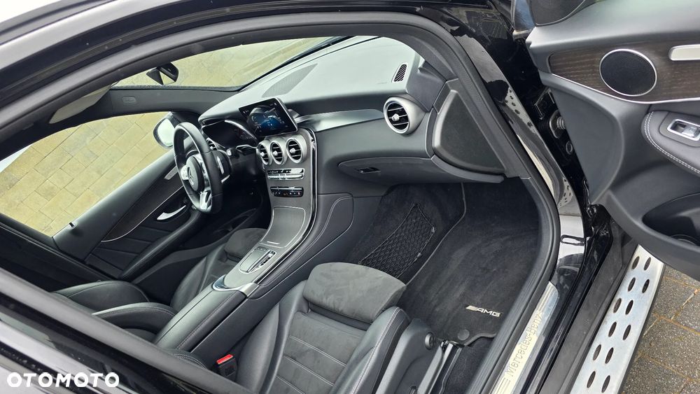 Mercedes-Benz GLC 300 d 4Matic 9G-TRONIC AMG Line - 24
