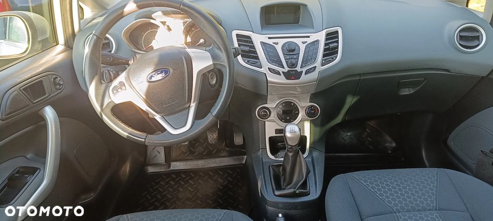 Ford Fiesta - 12