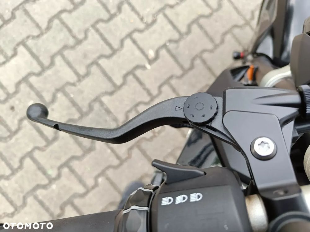 BMW F - 13