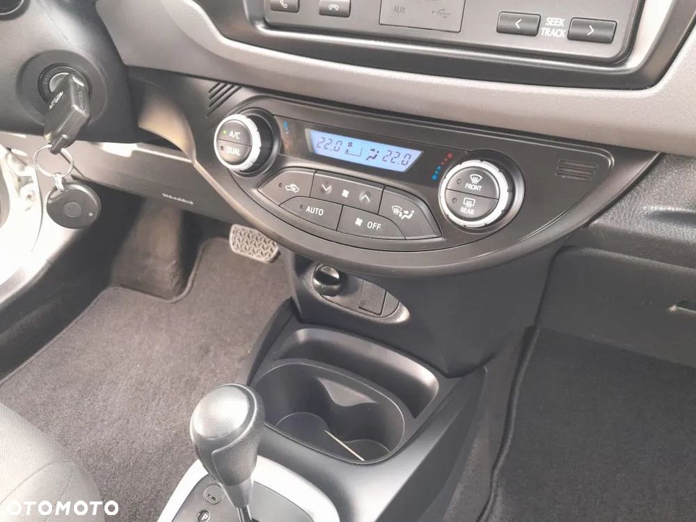 Toyota Yaris Hybrid 100 Active - 11