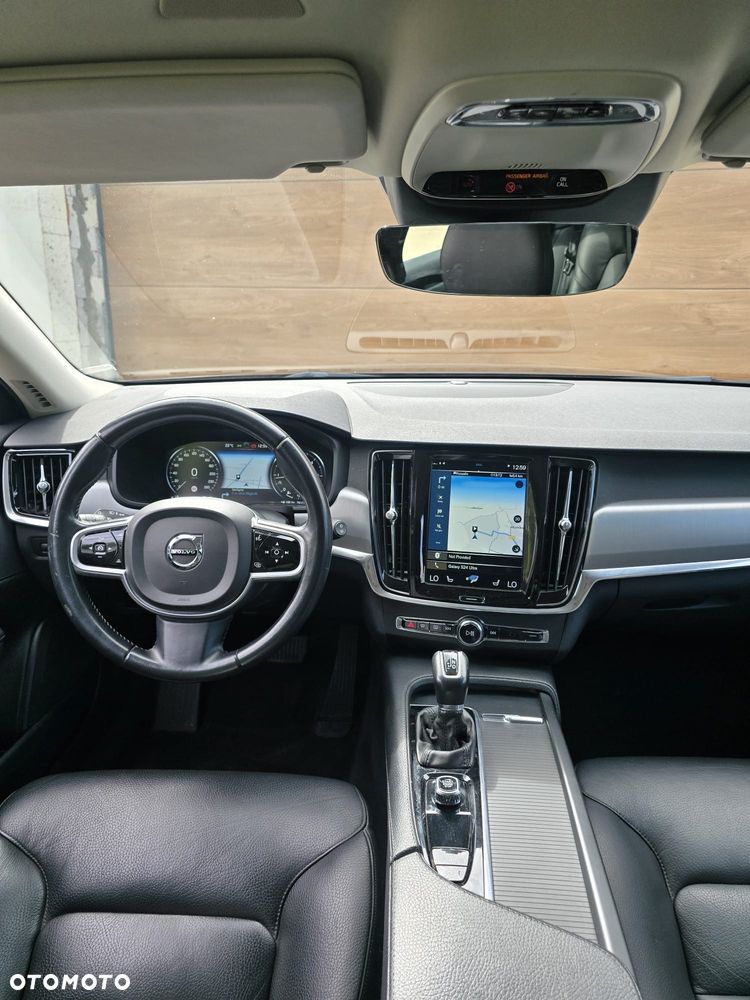 Volvo V90 D4 Momentum - 9