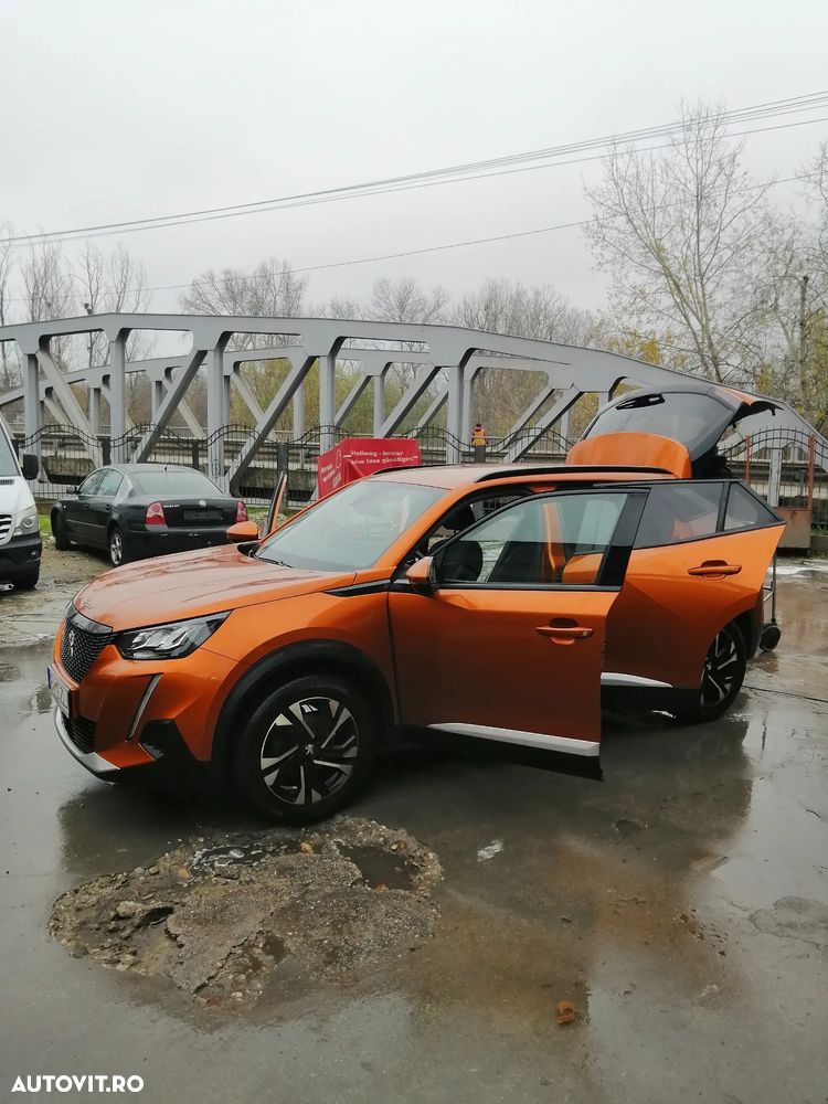 Peugeot 2008 1.2 L PureTech STT EAT8 Allure - 4