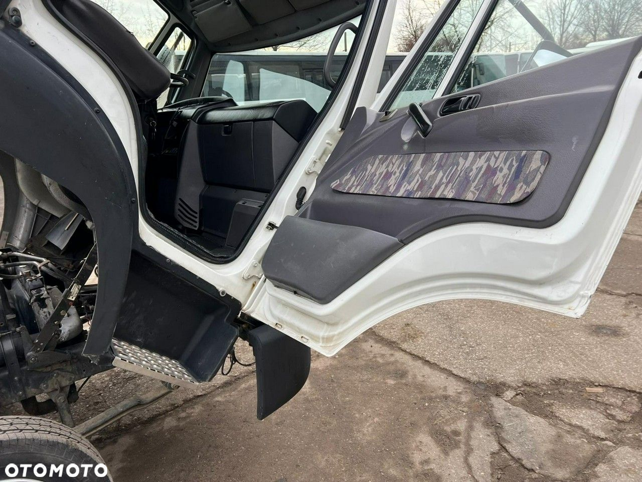 Nissan Atleon - 32