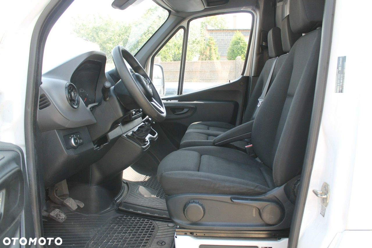 Mercedes-Benz Sprinter - 9