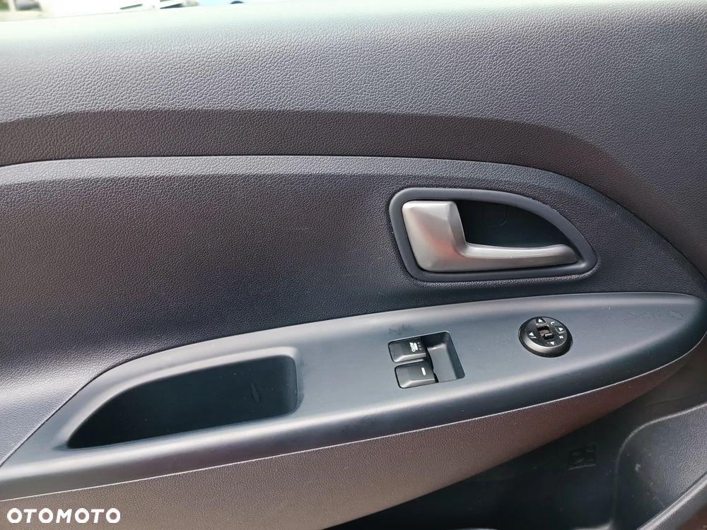 Kia Rio 1.4 Dream Team Edition - 24