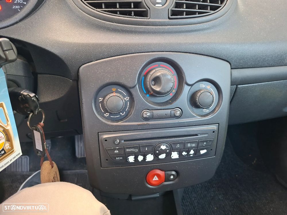 Renault Clio - 11