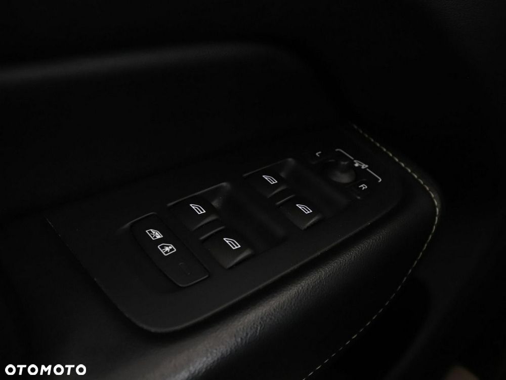 Volvo XC 60 D4 R-Design - 35
