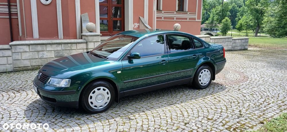 Volkswagen Passat - 1