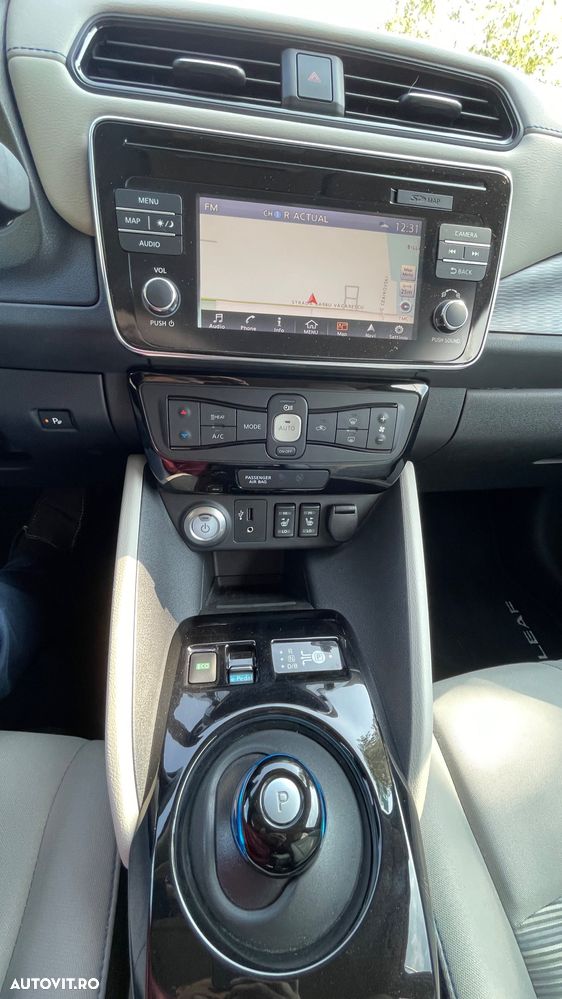 Nissan LEAF N-Connecta - 10