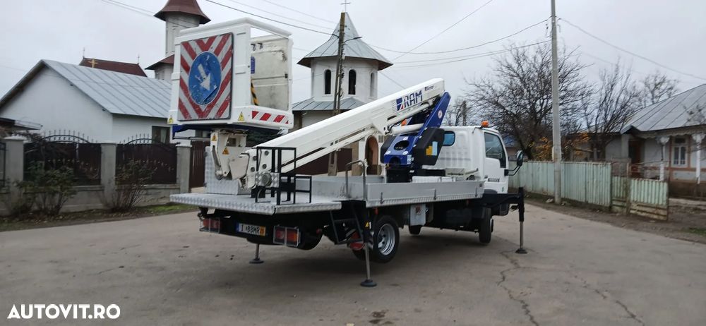 Nissan E120 Autospeciala cu Nacela PRB - 15