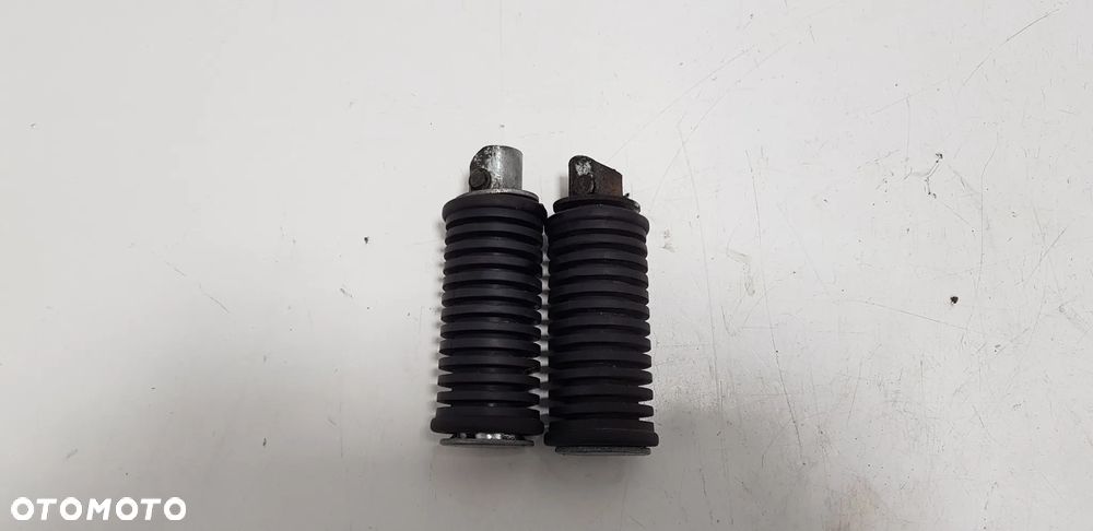 Suzuki Marauder 125 Nóżki Pasażera - 2