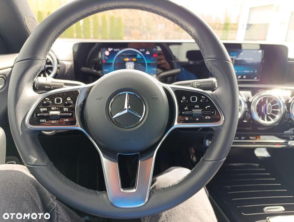 Mercedes-Benz CLA 200 7G-DCT - 21