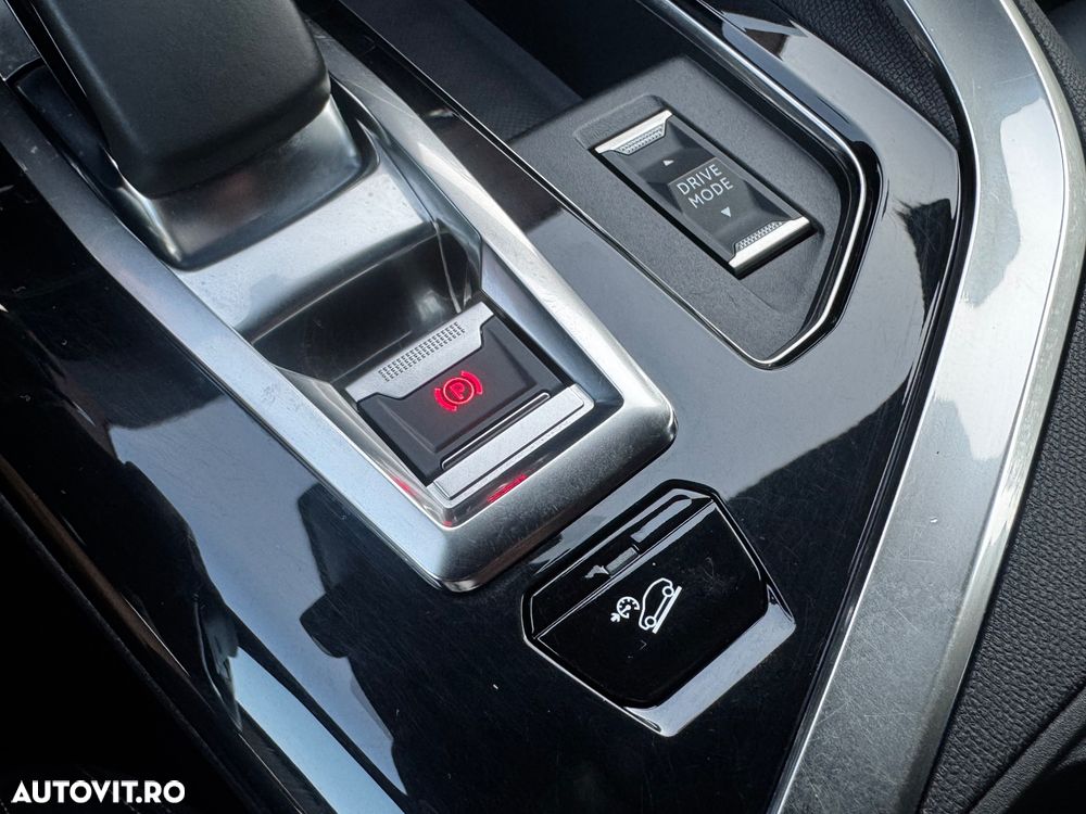 Peugeot 3008 PHEV 300 EAT8 4X4 GT - 32