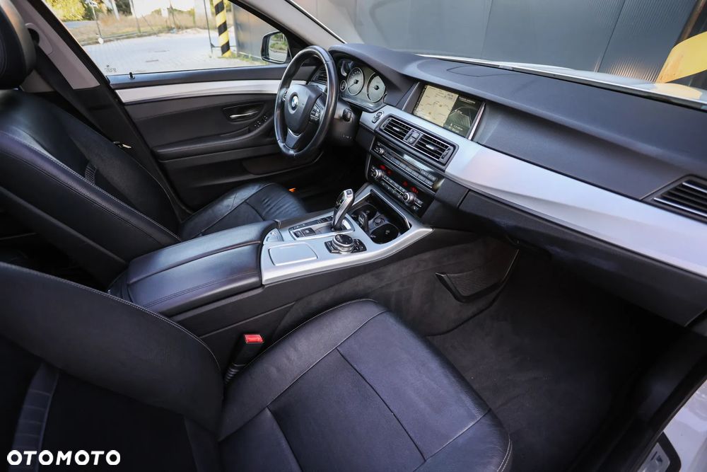 BMW Seria 5 525d xDrive Sport-Aut Modern Line - 25