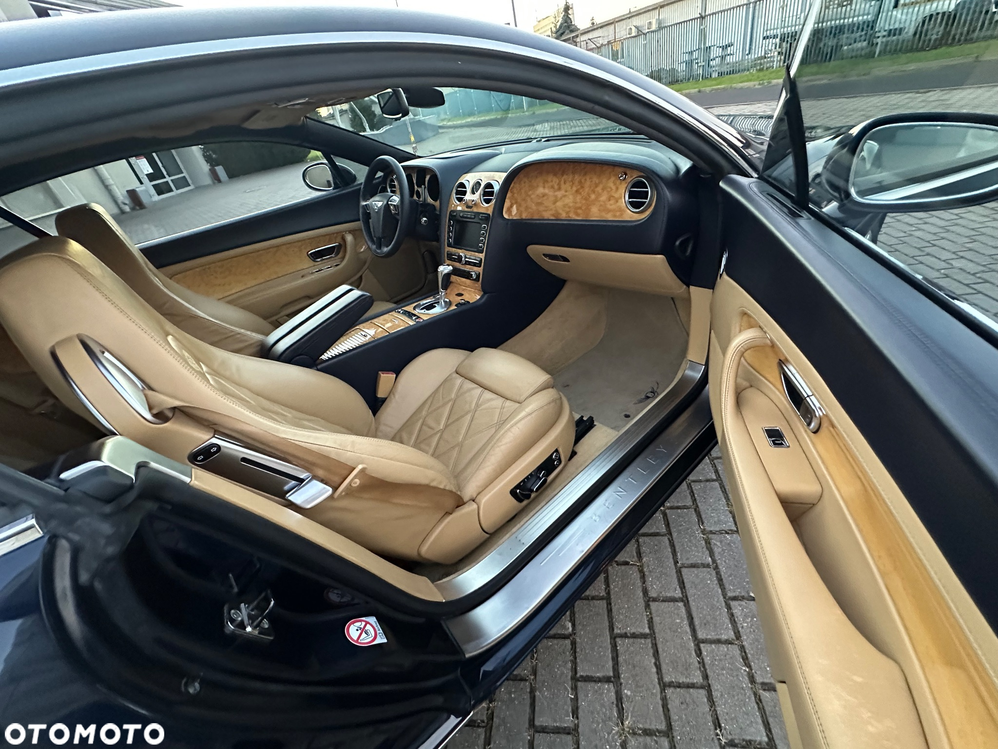 Bentley Continental GT Standard - 32