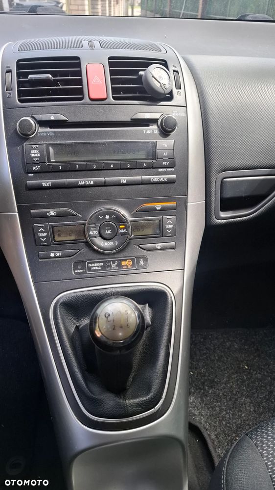 Toyota Auris - 16