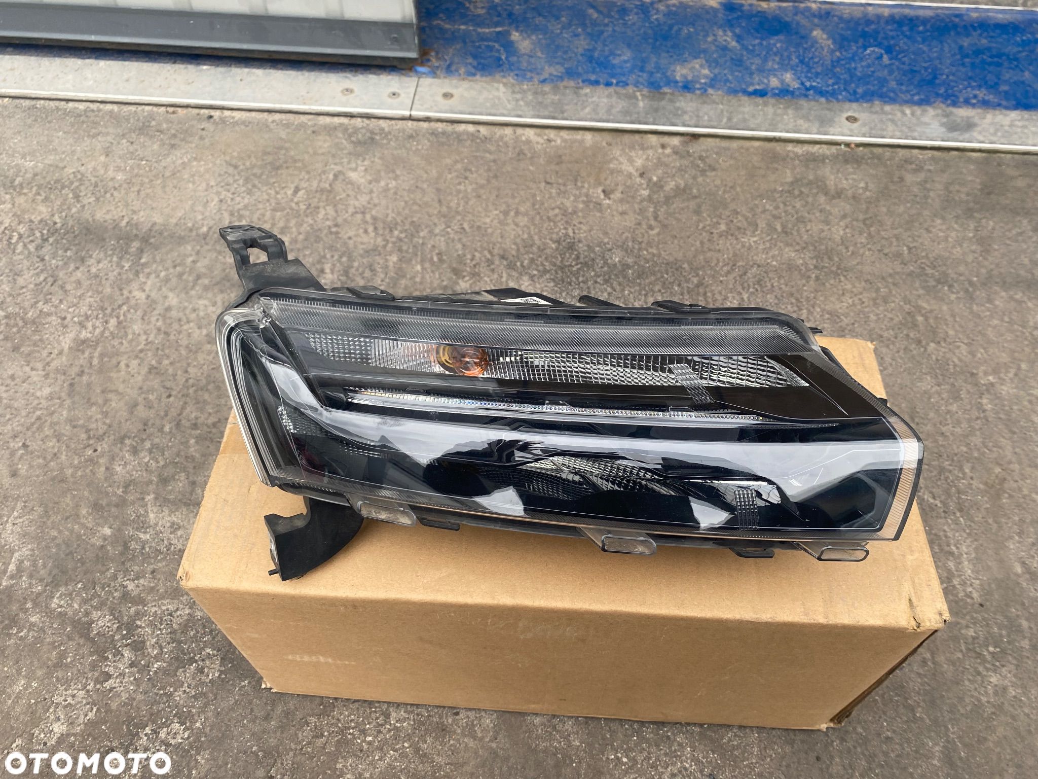 DACIA SPRING IGŁA! KOMPLETNA LAMPA PRZEDNIA PRAWA REFLEKTOR PRAWY PRZÓD   266008993R DRL led Ledowa Wwa - 1