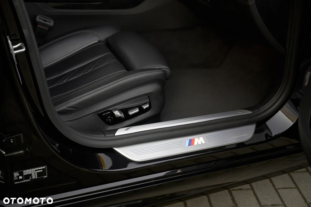 BMW Seria 7 730d xDrive mHEV - 29