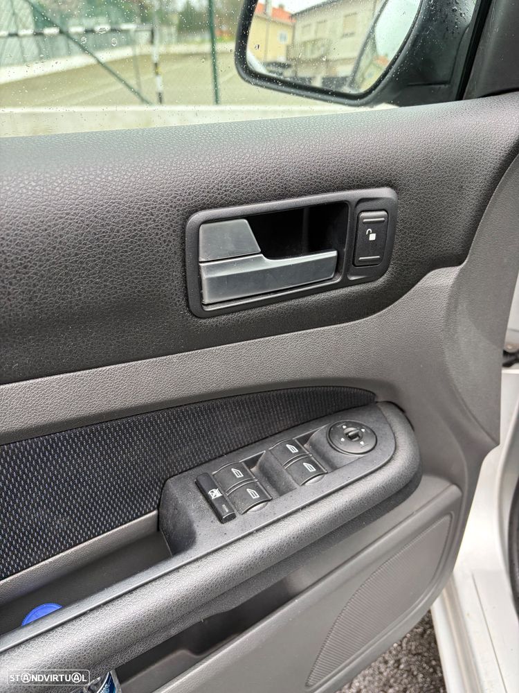 Ford Focus 1.4 16V Connection - 19