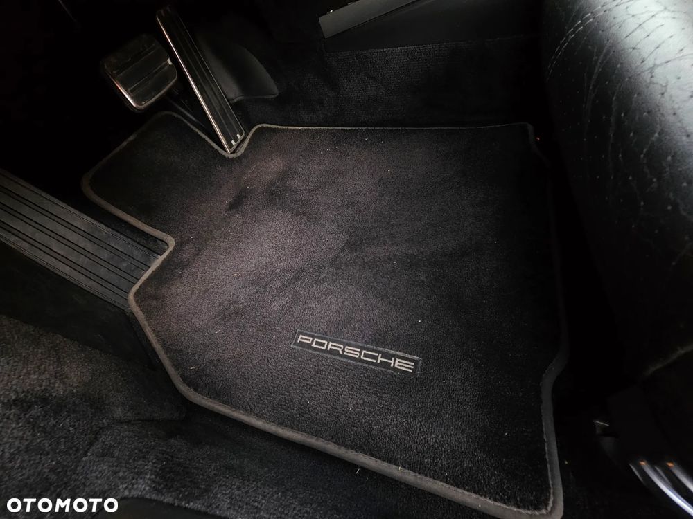 Porsche 911 Carrera 4 S Tiptronic - 17