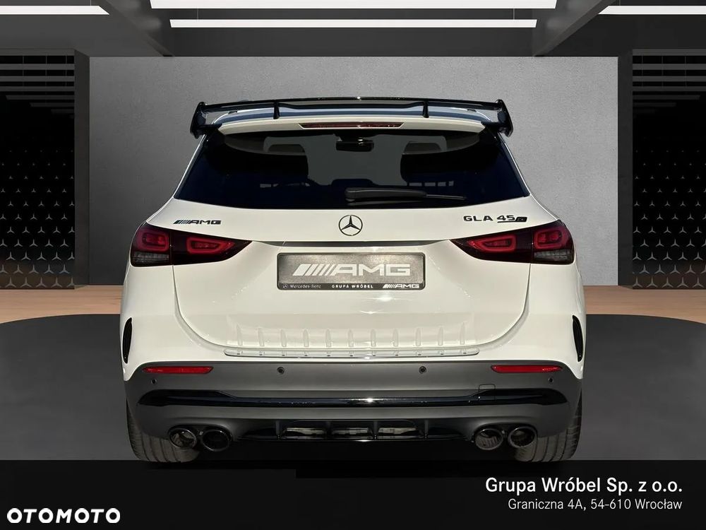 Mercedes-Benz GLA - 4