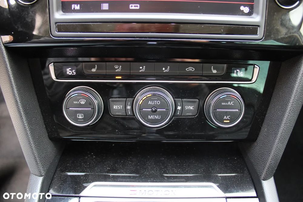 Volkswagen Passat 2.0 TDI Bi-Turbo BMT 4Mot Highline DSG - 28