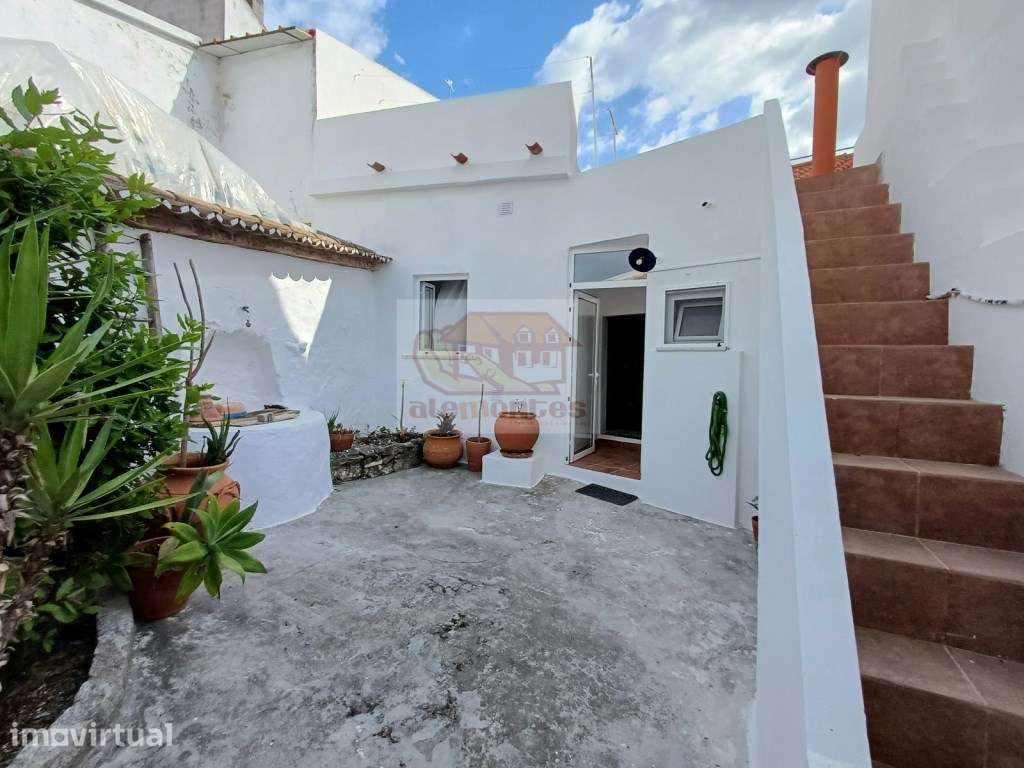 Moradia térrea com pátio e terraço - Grande imagem: 2/17