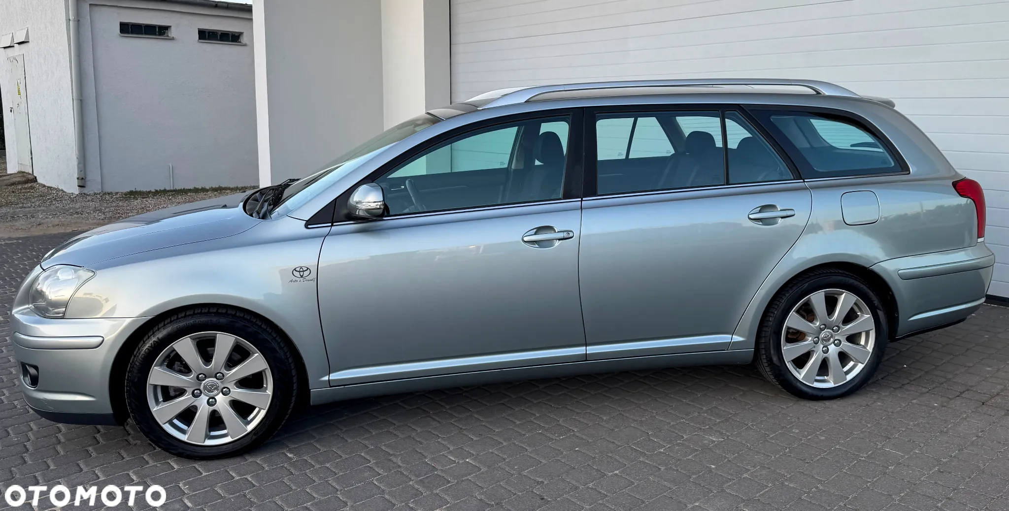 Toyota Avensis 2.2 D-4D Combi Executive - 26
