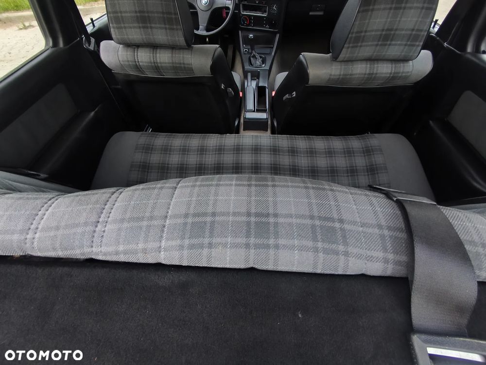 BMW Seria 3 318is - 19