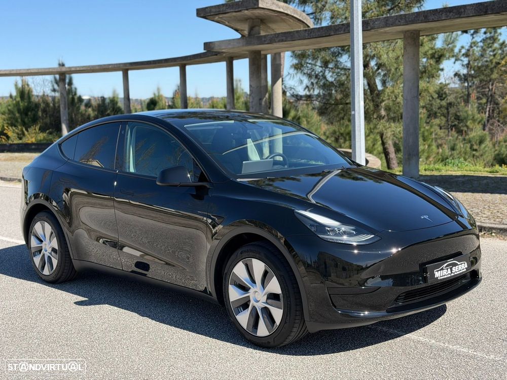 Tesla Model Y - 8